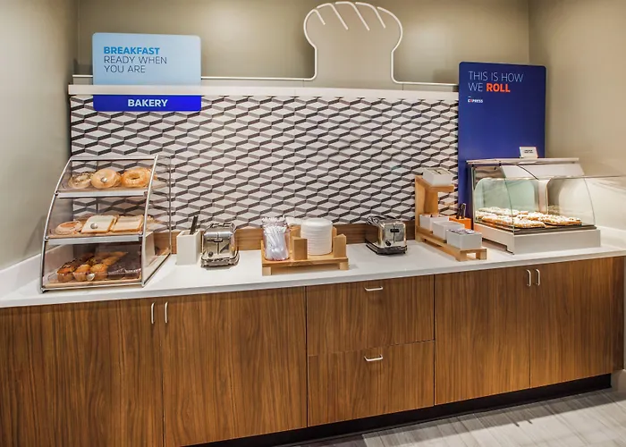 Holiday Inn Express & Suites Okemos - University Area By Ihg